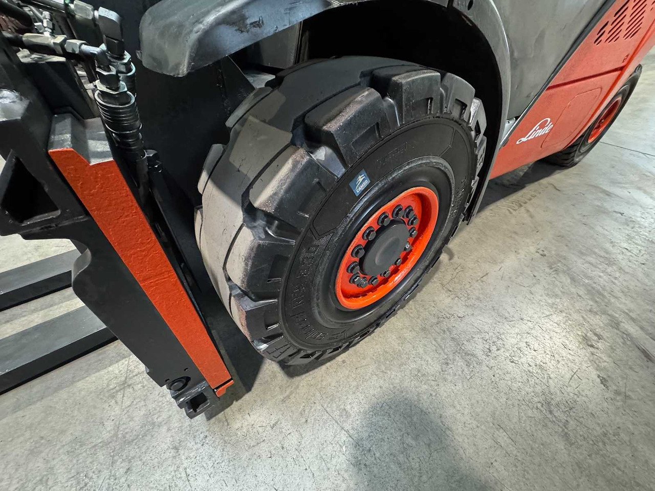 지게차 2010 LINDE H30D-01 3.000KG 3.+4. VALVE FORK ADJUSTER TRIPLEX DIESEL FORKLIFT FORKLIFT 10,482 HOURS. : 사진 11 지게차 2010 LINDE H30D-01 3.000KG 3.+4. VALVE FORK ADJUSTER TRIPLEX DIESEL FORKLIFT FORKLIFT 10,482 HOURS. : 사진 11