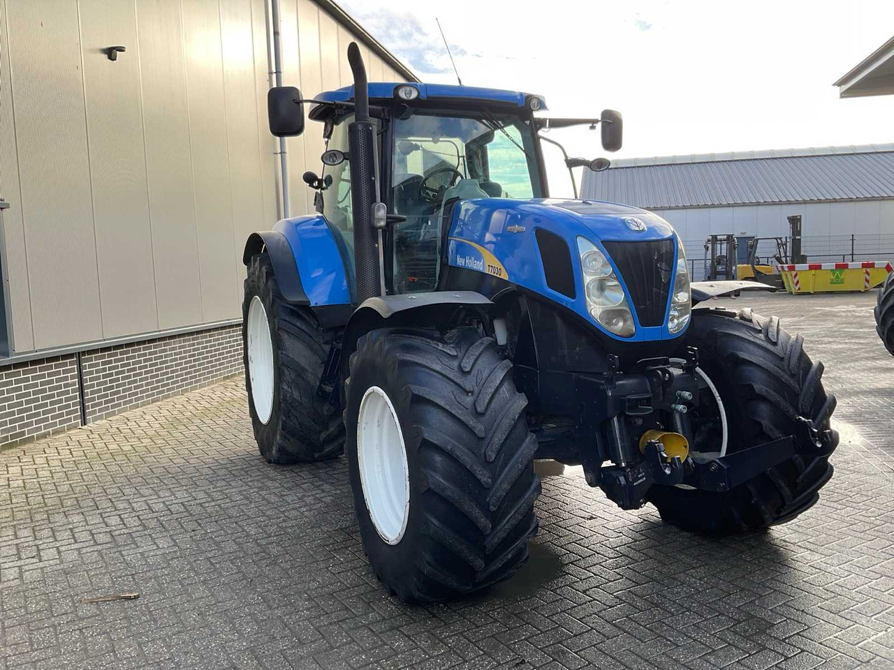 2011 NEW HOLLAND T7030 AUTOCOMMAND FOUR WHEEL DRIVE FARM TRACTOR - 장궤형 트랙터 : 사진 4 2011 NEW HOLLAND T7030 AUTOCOMMAND FOUR WHEEL DRIVE FARM TRACTOR - 장궤형 트랙터 : 사진 4