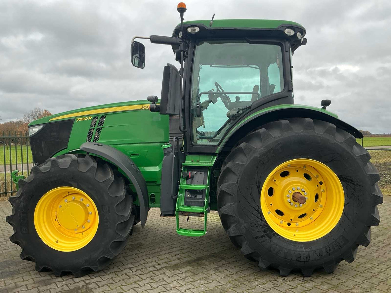 2012 JOHN DEERE 7230 R ALL-WHEEL DRIVE FARM TRACTOR - 장궤형 트랙터 : 사진 5 2012 JOHN DEERE 7230 R ALL-WHEEL DRIVE FARM TRACTOR - 장궤형 트랙터 : 사진 5