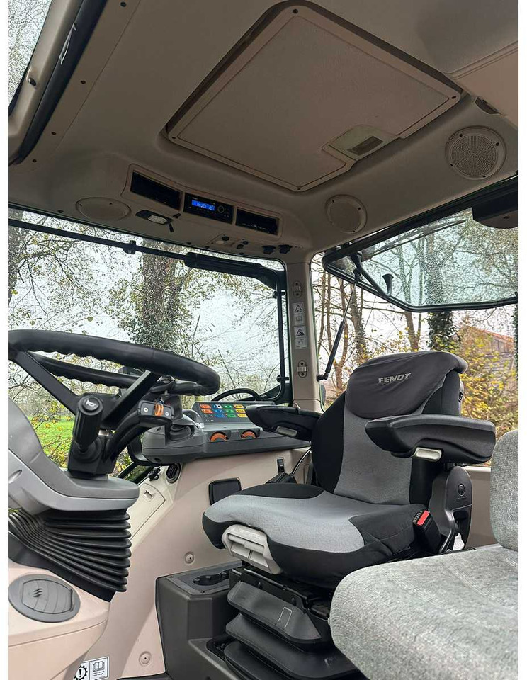 2015 FENDT 312 VARIO S4 ALL-WHEEL DRIVE FARM TRACTOR - 장궤형 트랙터 : 사진 4 2015 FENDT 312 VARIO S4 ALL-WHEEL DRIVE FARM TRACTOR - 장궤형 트랙터 : 사진 4