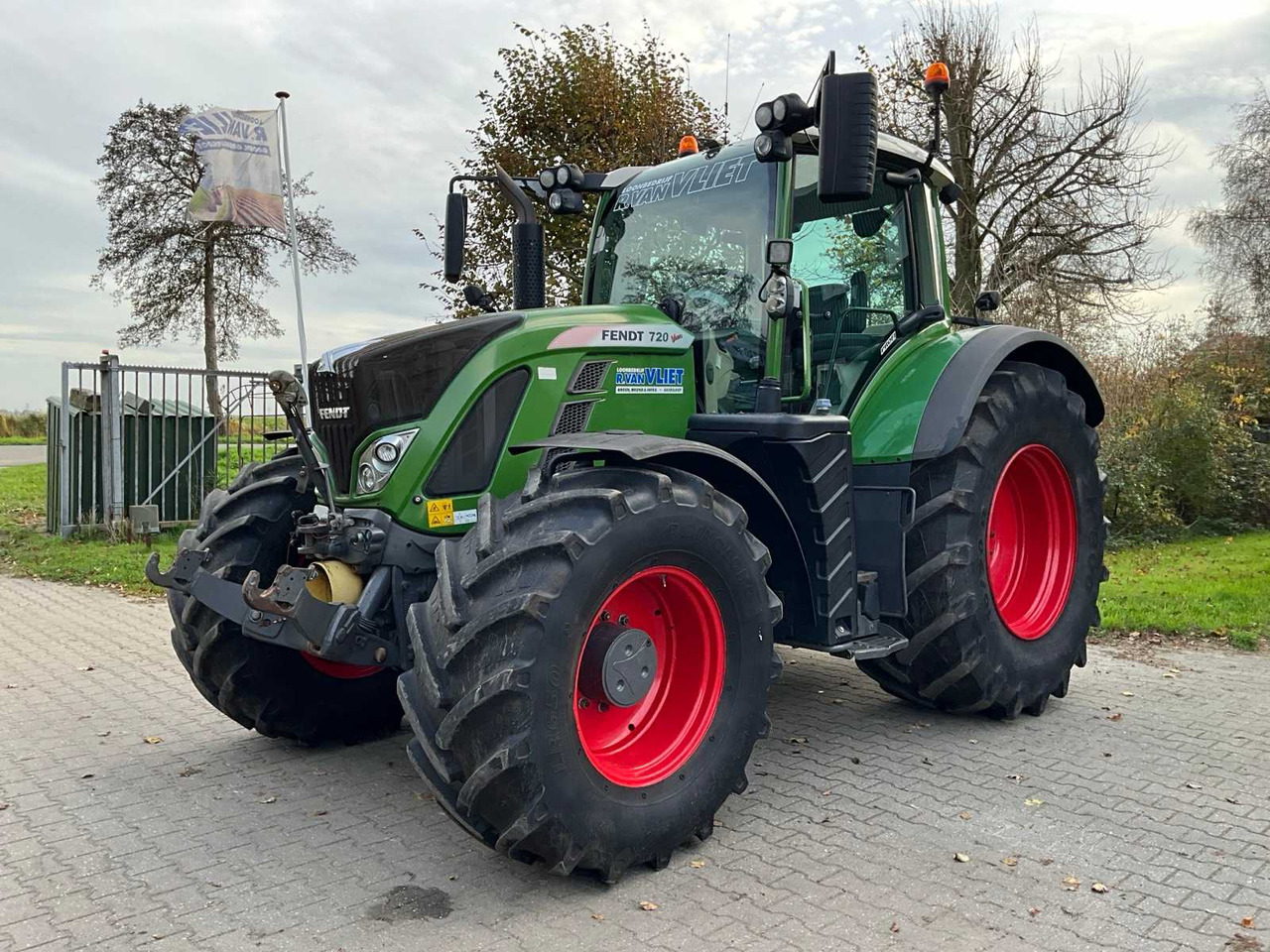2017 FENDT 720 VARIO ALL-WHEEL DRIVE AGRICULTURAL TRACTOR - 장궤형 트랙터 : 사진 1 2017 FENDT 720 VARIO ALL-WHEEL DRIVE AGRICULTURAL TRACTOR - 장궤형 트랙터 : 사진 1