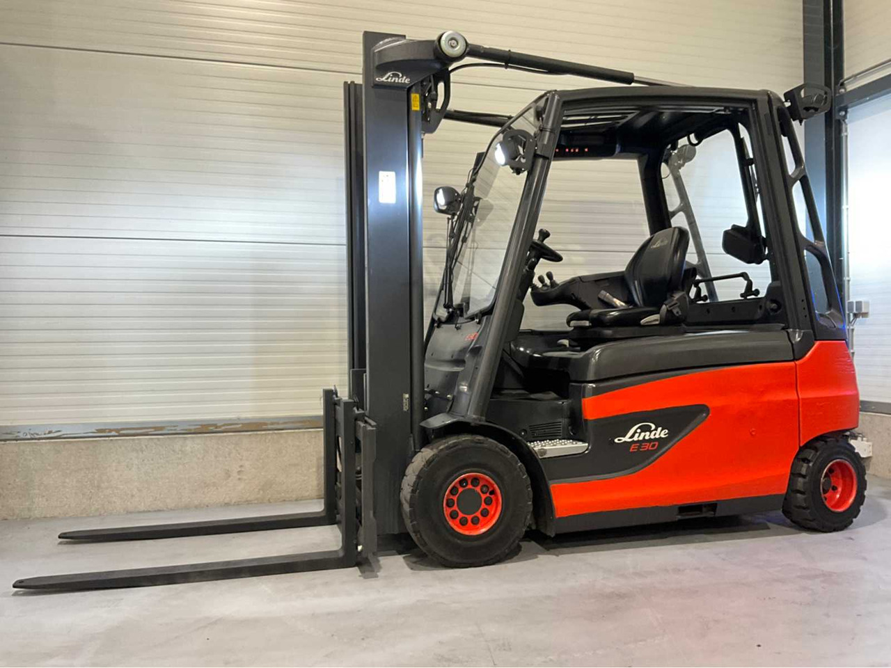 2017 LINDE E30L-01 3000KG FORKLIFT - 지게차 : 사진 1 2017 LINDE E30L-01 3000KG FORKLIFT - 지게차 : 사진 1