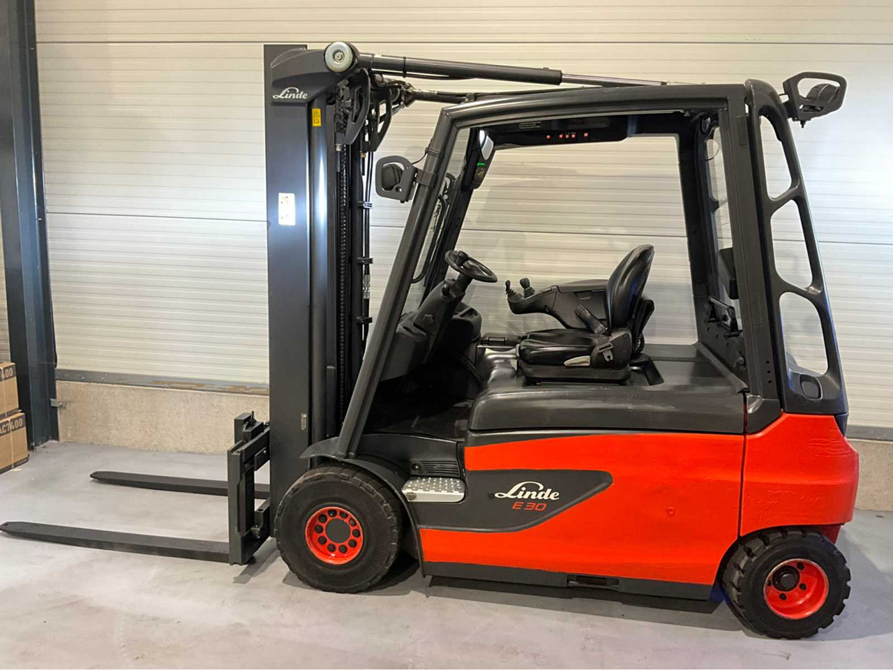 2017 LINDE E30L-01 3000KG FORKLIFT - 지게차 : 사진 3 2017 LINDE E30L-01 3000KG FORKLIFT - 지게차 : 사진 3
