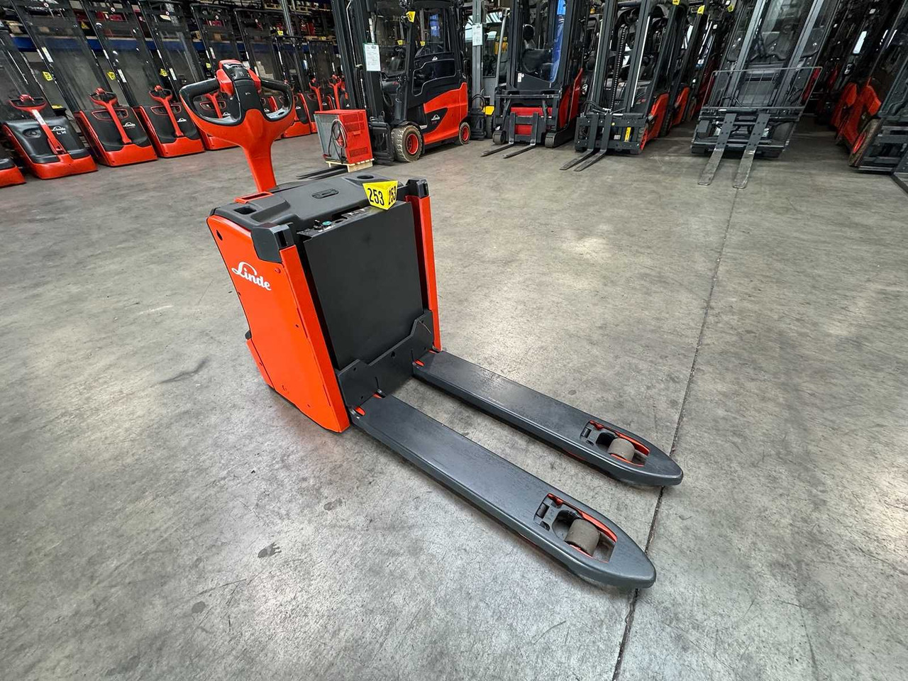 2018 LINDE T16L PALLET TRUCK ANT STACKER INITIAL STROKE 1,480 HOURS - 지게차 : 사진 5 2018 LINDE T16L PALLET TRUCK ANT STACKER INITIAL STROKE 1,480 HOURS - 지게차 : 사진 5