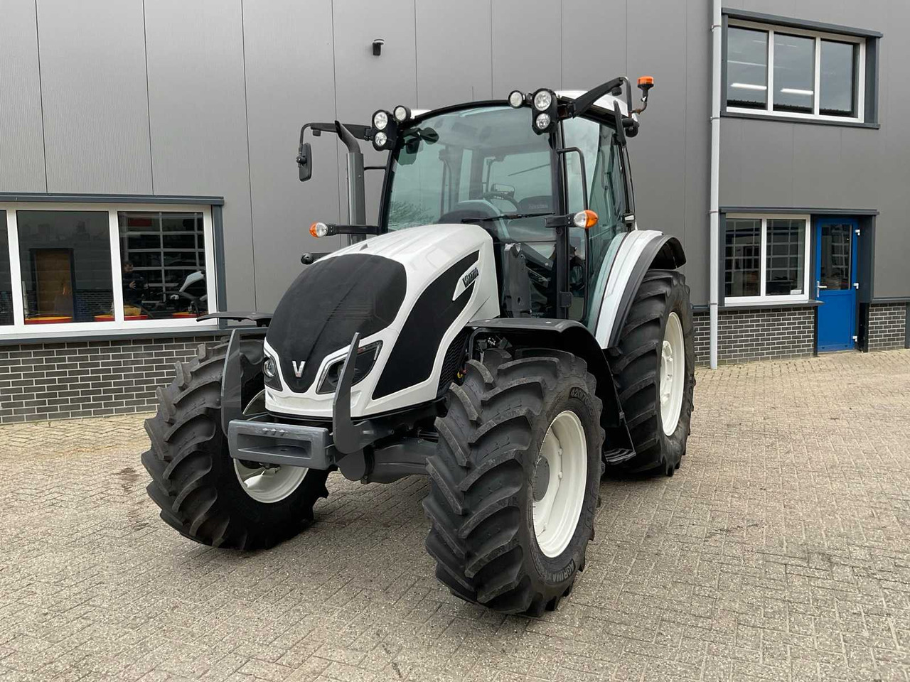 2019 VALTRA A104 HITECH ALL-WHEEL DRIVE FARM TRACTOR - 장궤형 트랙터 : 사진 2 2019 VALTRA A104 HITECH ALL-WHEEL DRIVE FARM TRACTOR - 장궤형 트랙터 : 사진 2