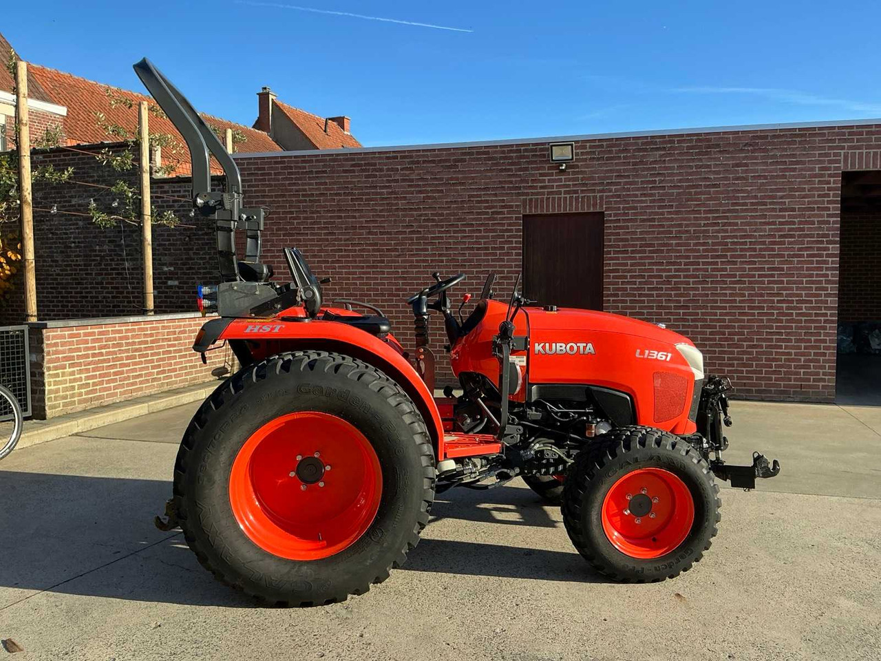 2020 KUBOTA L1361 FOUR WHEEL DRIVE FARM TRACTOR - 장궤형 트랙터 : 사진 5 2020 KUBOTA L1361 FOUR WHEEL DRIVE FARM TRACTOR - 장궤형 트랙터 : 사진 5