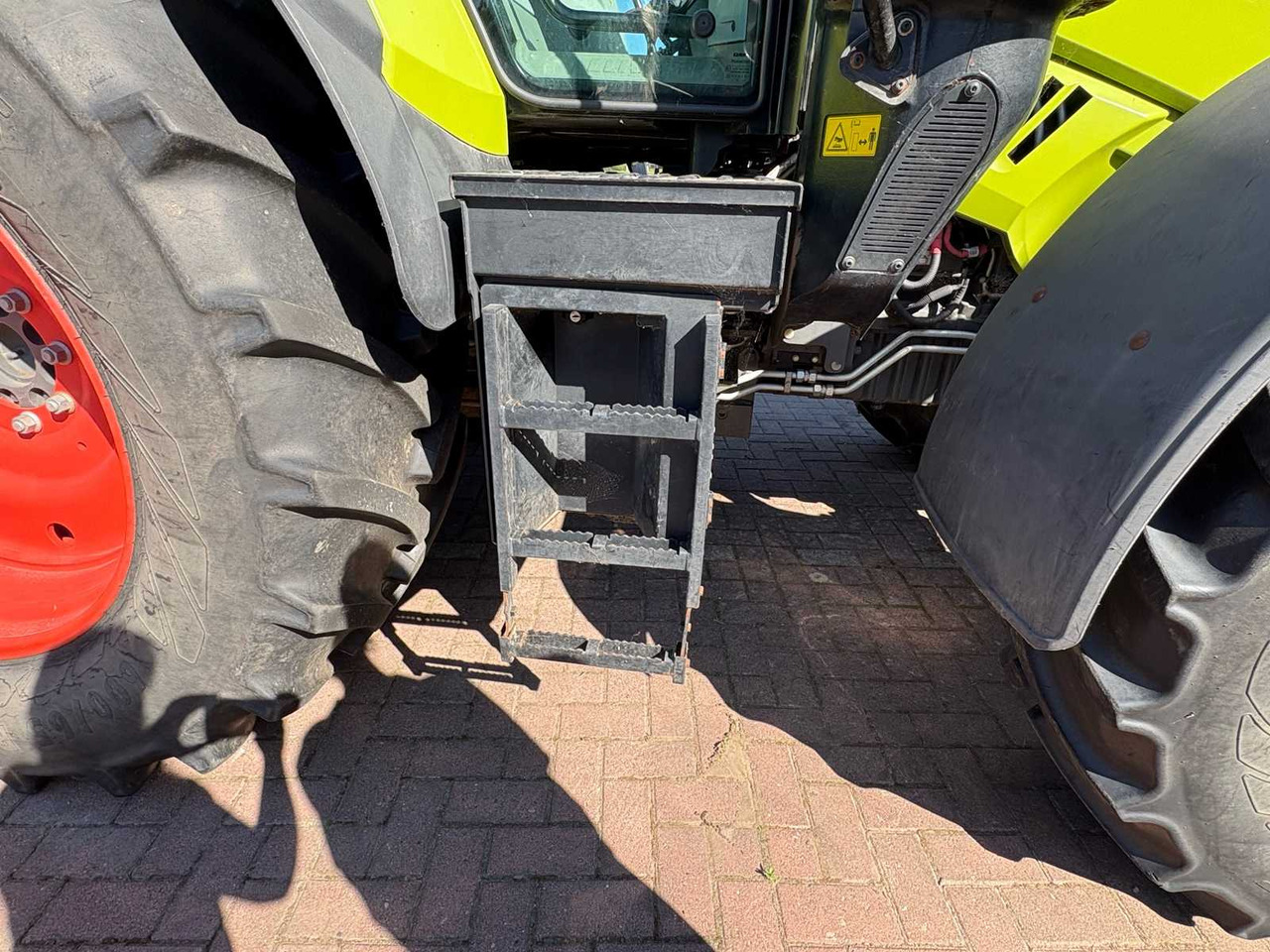CLAAS Arion 510 CIS - 장궤형 트랙터 : 사진 5 CLAAS Arion 510 CIS - 장궤형 트랙터 : 사진 5
