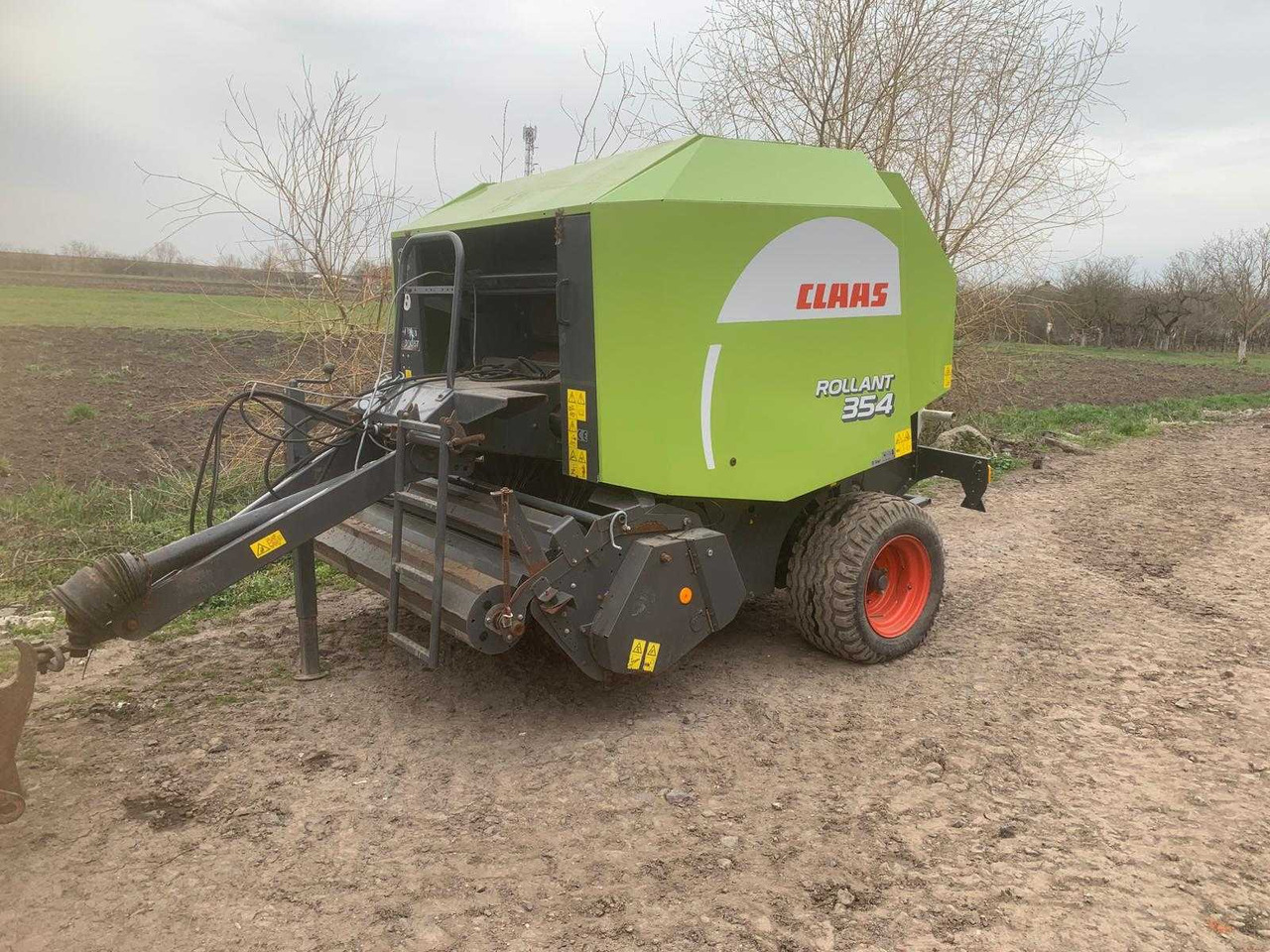 CLAAS Rollant 354 - 원형 베일러 : 사진 1 CLAAS Rollant 354 - 원형 베일러 : 사진 1