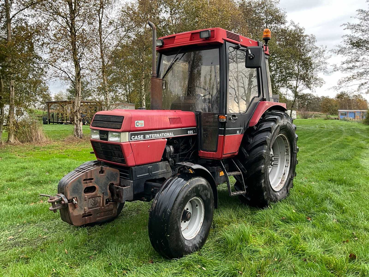 Case international 695 XL - 장궤형 트랙터 : 사진 2 Case international 695 XL - 장궤형 트랙터 : 사진 2