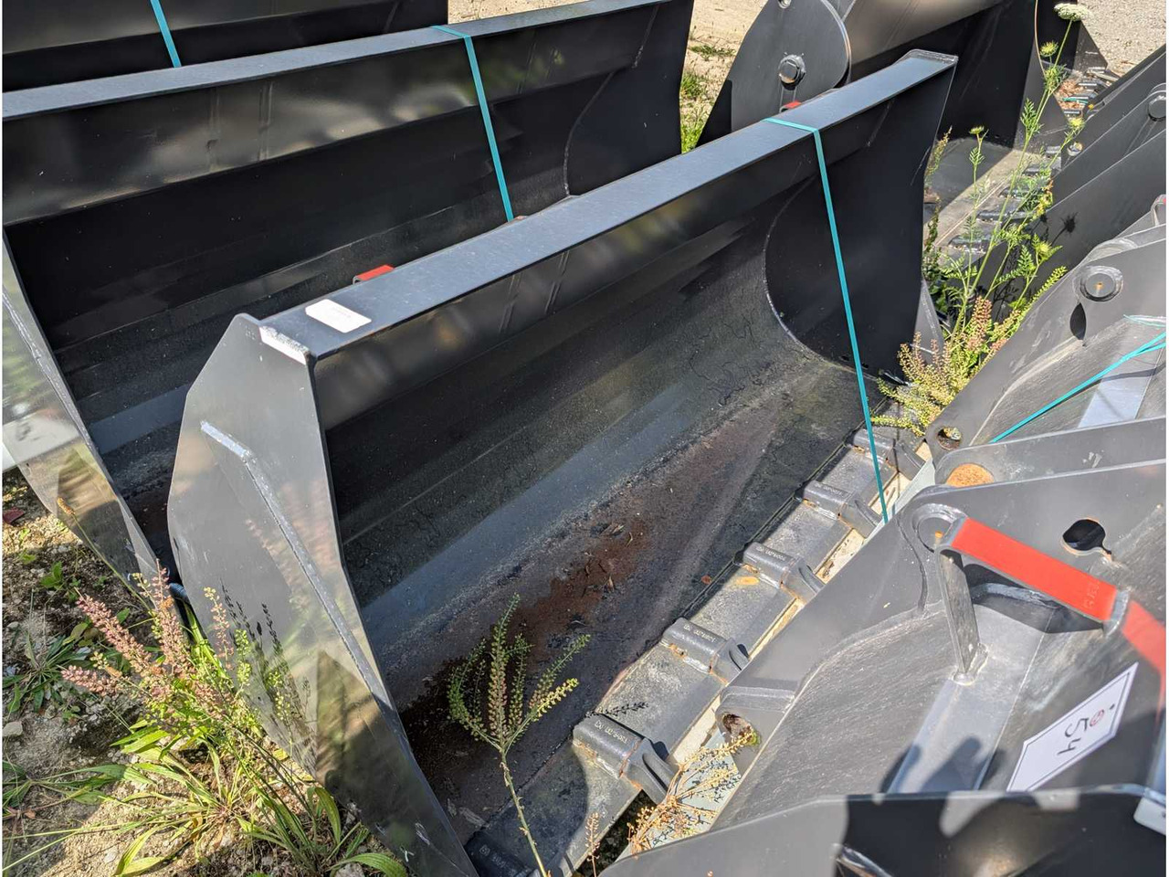 DEKPOL STEEL SP. Z.O.O. LOADING BUCKET WITH TEETH - AS - 1850 MM - 0.80 CBM - 휠 로더 : 사진 3 DEKPOL STEEL SP. Z.O.O. LOADING BUCKET WITH TEETH - AS - 1850 MM - 0.80 CBM - 휠 로더 : 사진 3