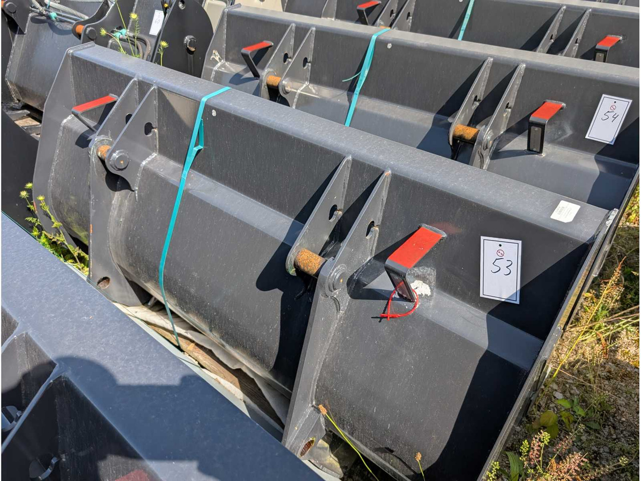 DEKPOL STEEL SP. Z.O.O. LOADING BUCKET WITH TEETH - AS - 1850 MM - 0.80 CBM - 휠 로더 : 사진 1 DEKPOL STEEL SP. Z.O.O. LOADING BUCKET WITH TEETH - AS - 1850 MM - 0.80 CBM - 휠 로더 : 사진 1