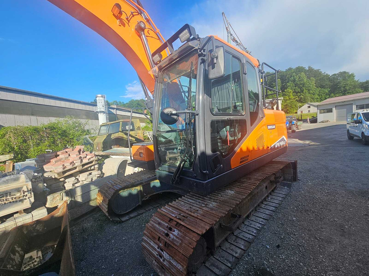 DOOSAN DX140LCR-7 - 크롤러 굴삭기 : 사진 1 DOOSAN DX140LCR-7 - 크롤러 굴삭기 : 사진 1