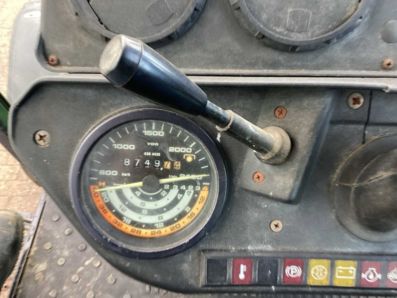 장궤형 트랙터 Deutz DX3.50 : 사진 12