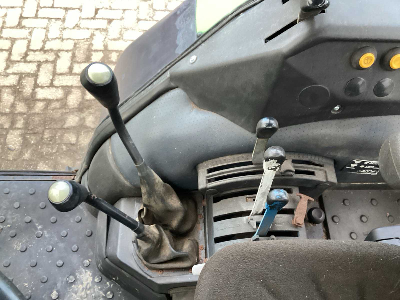 장궤형 트랙터 Deutz DX3.50 : 사진 10