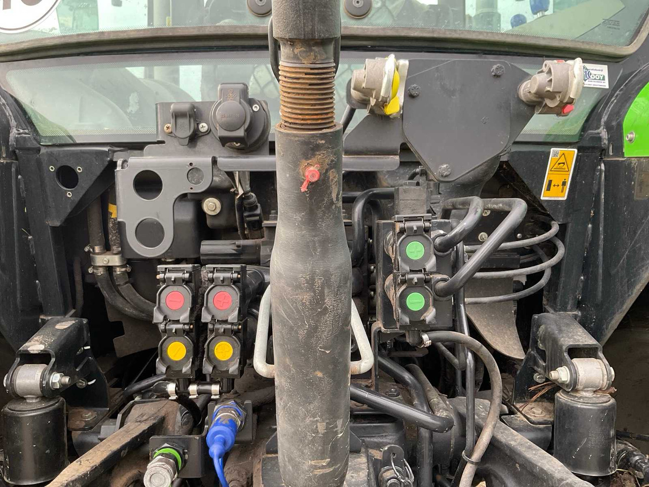 장궤형 트랙터 Deutz-Fahr 6135C RV Shift : 사진 23