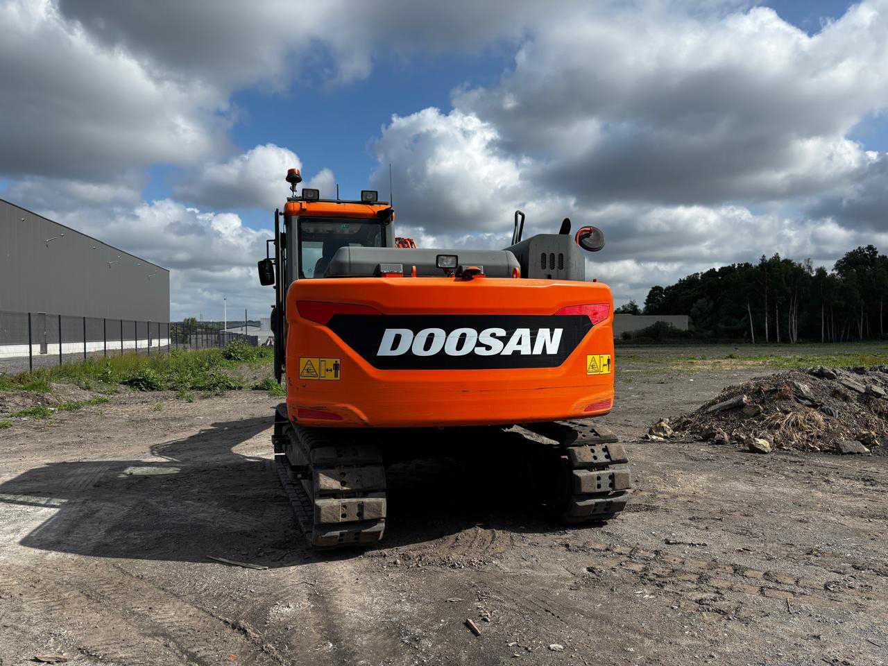 Doosan DX140 LC-5 - 크롤러 굴삭기 : 사진 3 Doosan DX140 LC-5 - 크롤러 굴삭기 : 사진 3