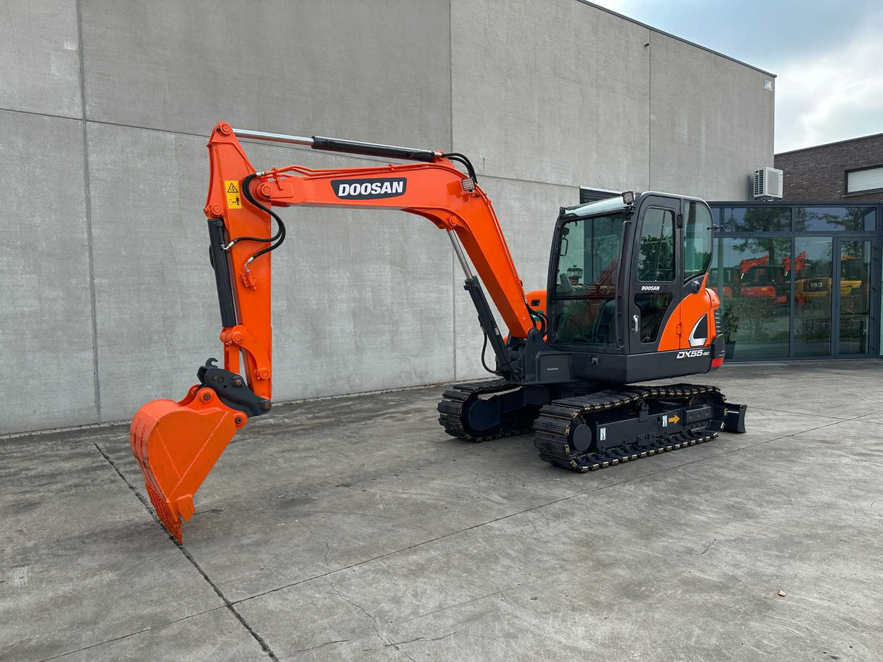 Doosan DX55-9C - 크롤러 굴삭기 : 사진 1 Doosan DX55-9C - 크롤러 굴삭기 : 사진 1