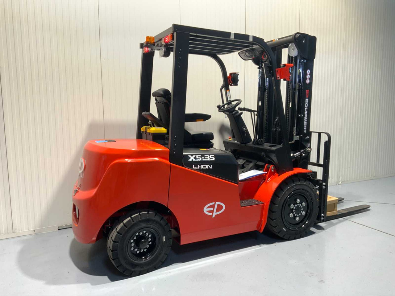 EP 3500KG LIFTING CAPACITY- 4.8 METER PLYWOOD, FREE-LIFT, SIDE-SHIFT FORKLIFT - 지게차 : 사진 4 EP 3500KG LIFTING CAPACITY- 4.8 METER PLYWOOD, FREE-LIFT, SIDE-SHIFT FORKLIFT - 지게차 : 사진 4