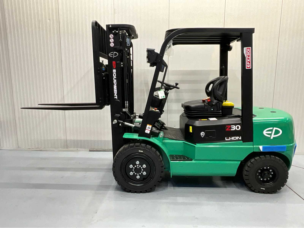 EP - EFXZ-301-H - 4.8M TRIPLEX, LI-ION, FREE-LIFT, SIDE-SHIFT - FORKLIFT - 지게차 : 사진 4 EP - EFXZ-301-H - 4.8M TRIPLEX, LI-ION, FREE-LIFT, SIDE-SHIFT - FORKLIFT - 지게차 : 사진 4