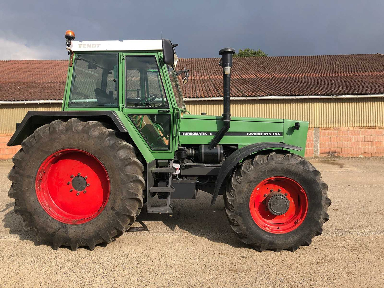 FENDT - FAVORIT 615 LSA TURBOMATIK E - 4WD AGRICULTURAL TRACTOR - 1985 - 장궤형 트랙터 : 사진 2 FENDT - FAVORIT 615 LSA TURBOMATIK E - 4WD AGRICULTURAL TRACTOR - 1985 - 장궤형 트랙터 : 사진 2