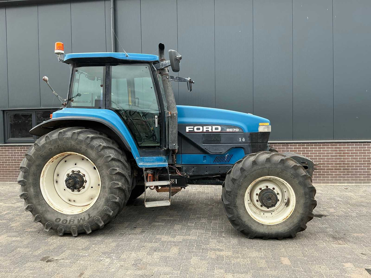 Ford 8670 - 장궤형 트랙터 : 사진 5 Ford 8670 - 장궤형 트랙터 : 사진 5