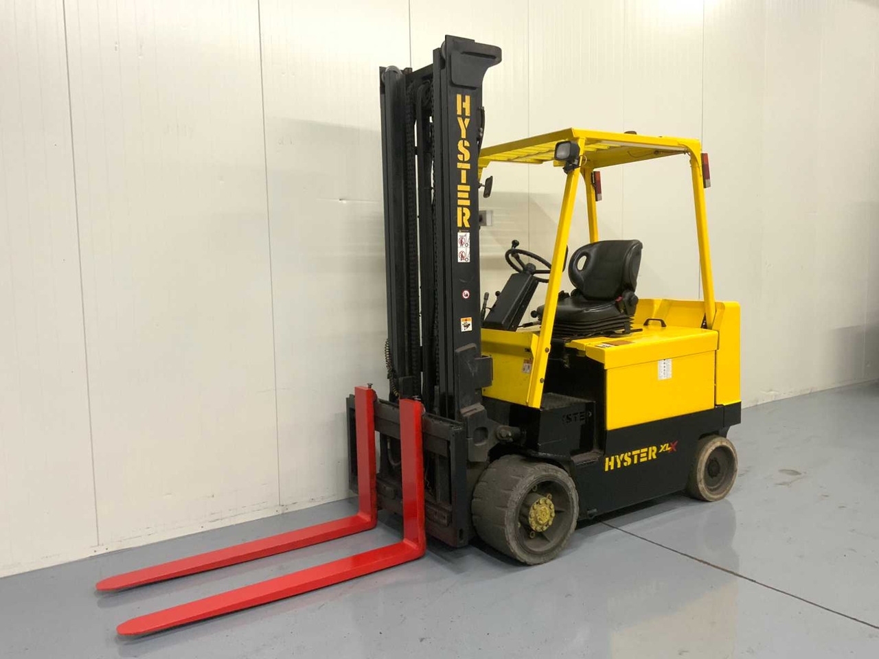 HYSTER - E4.50XLS - FORKLIFT, BATTERY CHARGER, SIDE SHIFT WITH SCALE - 지게차 : 사진 1 HYSTER - E4.50XLS - FORKLIFT, BATTERY CHARGER, SIDE SHIFT WITH SCALE - 지게차 : 사진 1