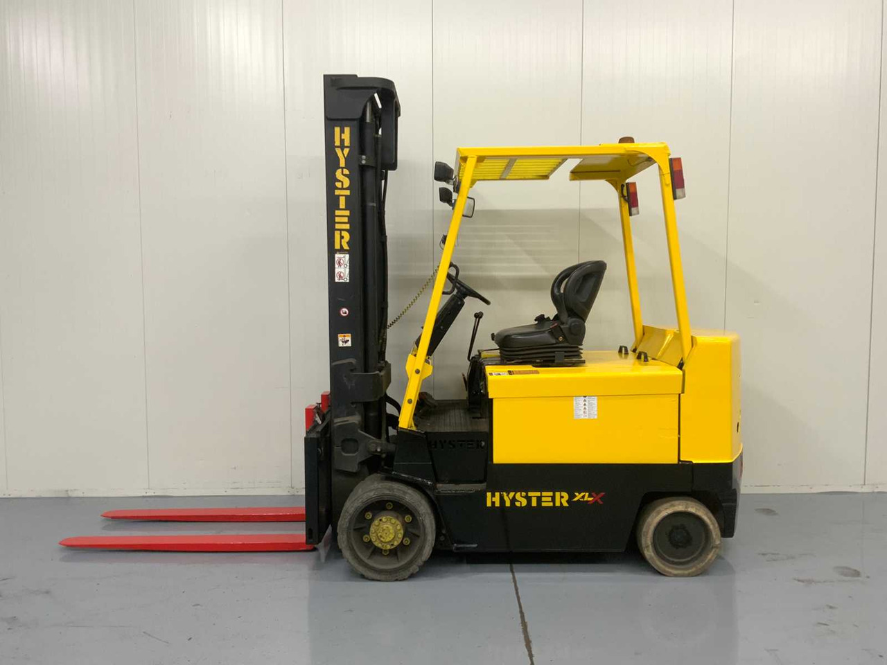 HYSTER - E4.50XLS - FORKLIFT, BATTERY CHARGER, SIDE SHIFT WITH SCALE - 지게차 : 사진 2 HYSTER - E4.50XLS - FORKLIFT, BATTERY CHARGER, SIDE SHIFT WITH SCALE - 지게차 : 사진 2