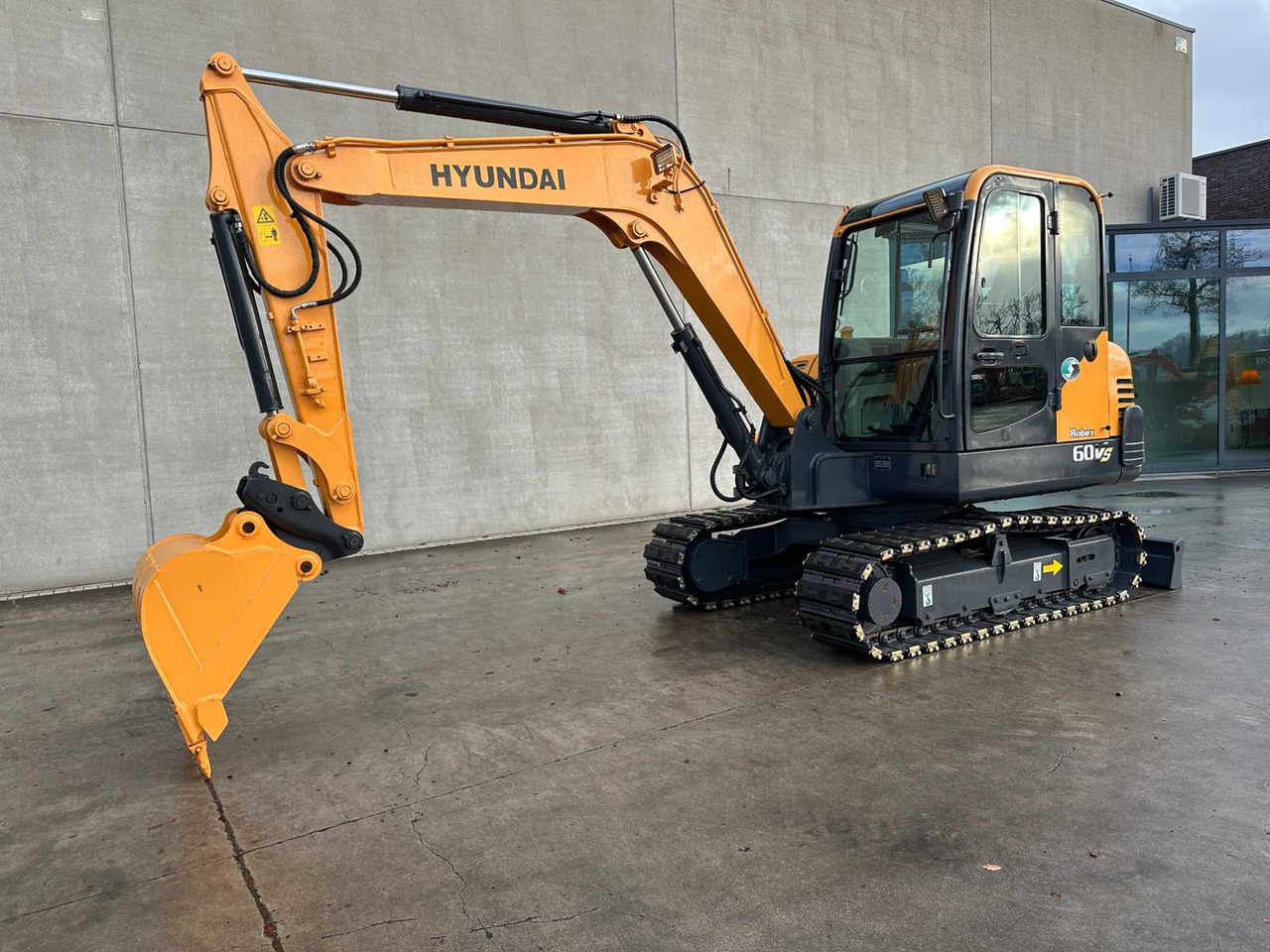 HYUNDAI - 2017 - R60V - MIDI EXCAVATOR - 굴착기 : 사진 1 HYUNDAI - 2017 - R60V - MIDI EXCAVATOR - 굴착기 : 사진 1