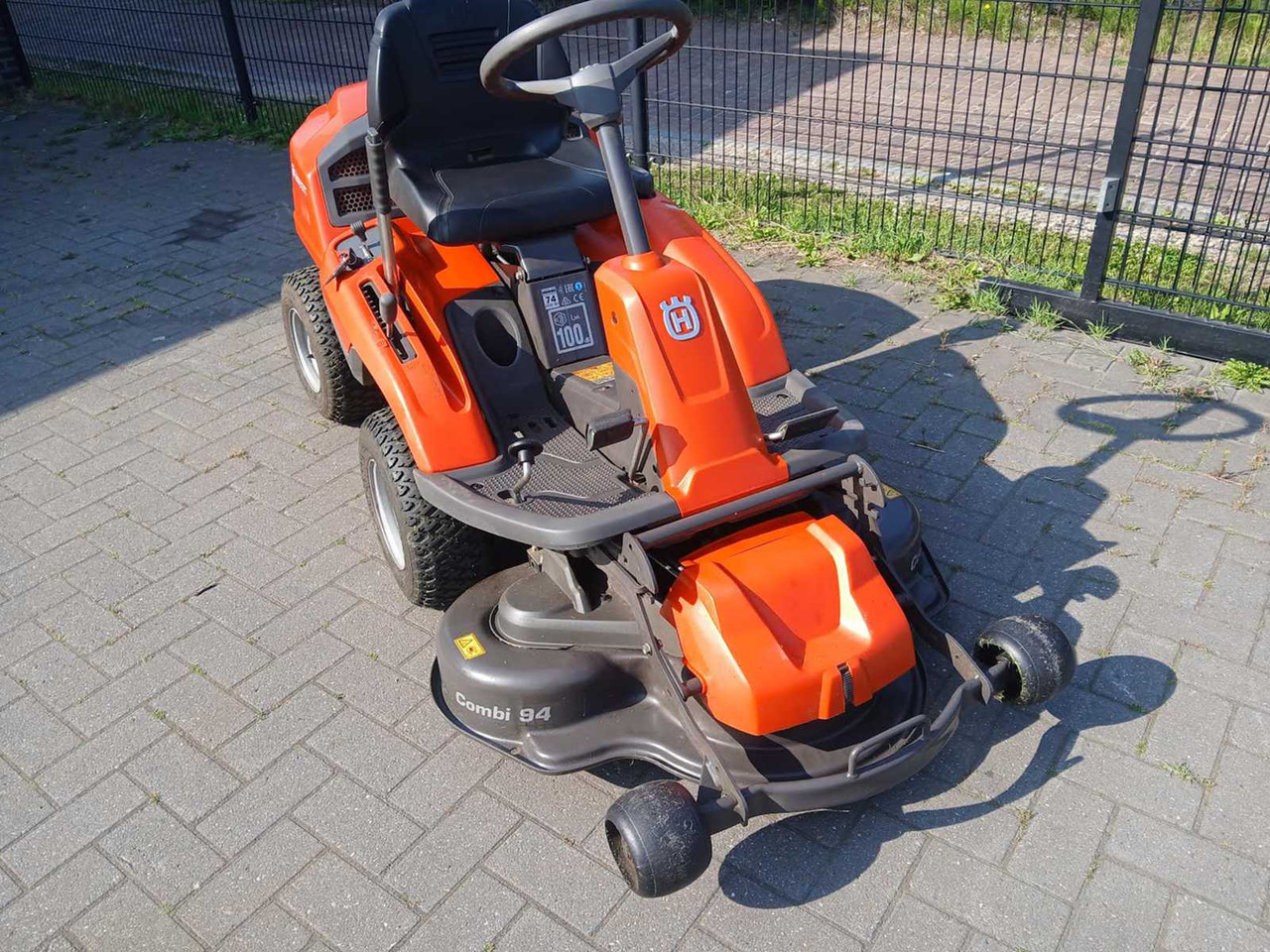 Husqvarna R213c - 정원 모어 : 사진 5 Husqvarna R213c - 정원 모어 : 사진 5