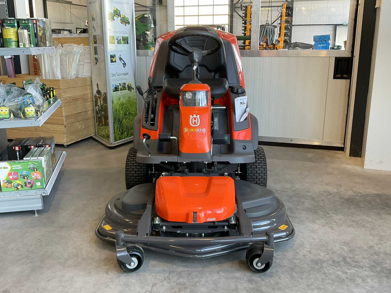 Husqvarna RC 318T - 정원 모어 : 사진 5 Husqvarna RC 318T - 정원 모어 : 사진 5