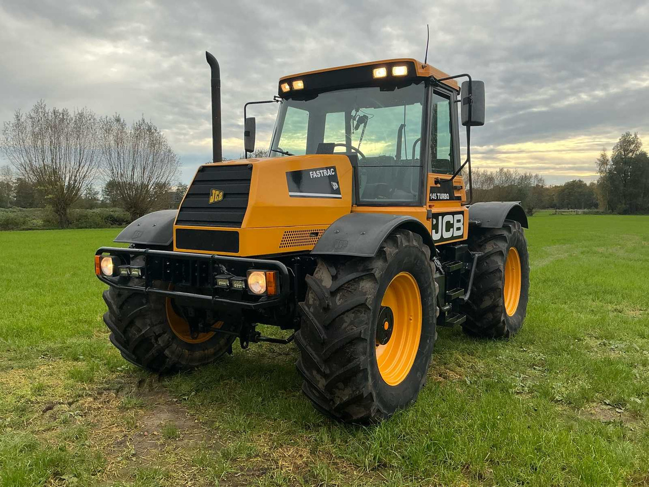 JCB 1993 JCB FASTRAC 145 TURBO ALL-WHEEL DRIVE TRACTOR - 장궤형 트랙터 : 사진 1 JCB 1993 JCB FASTRAC 145 TURBO ALL-WHEEL DRIVE TRACTOR - 장궤형 트랙터 : 사진 1