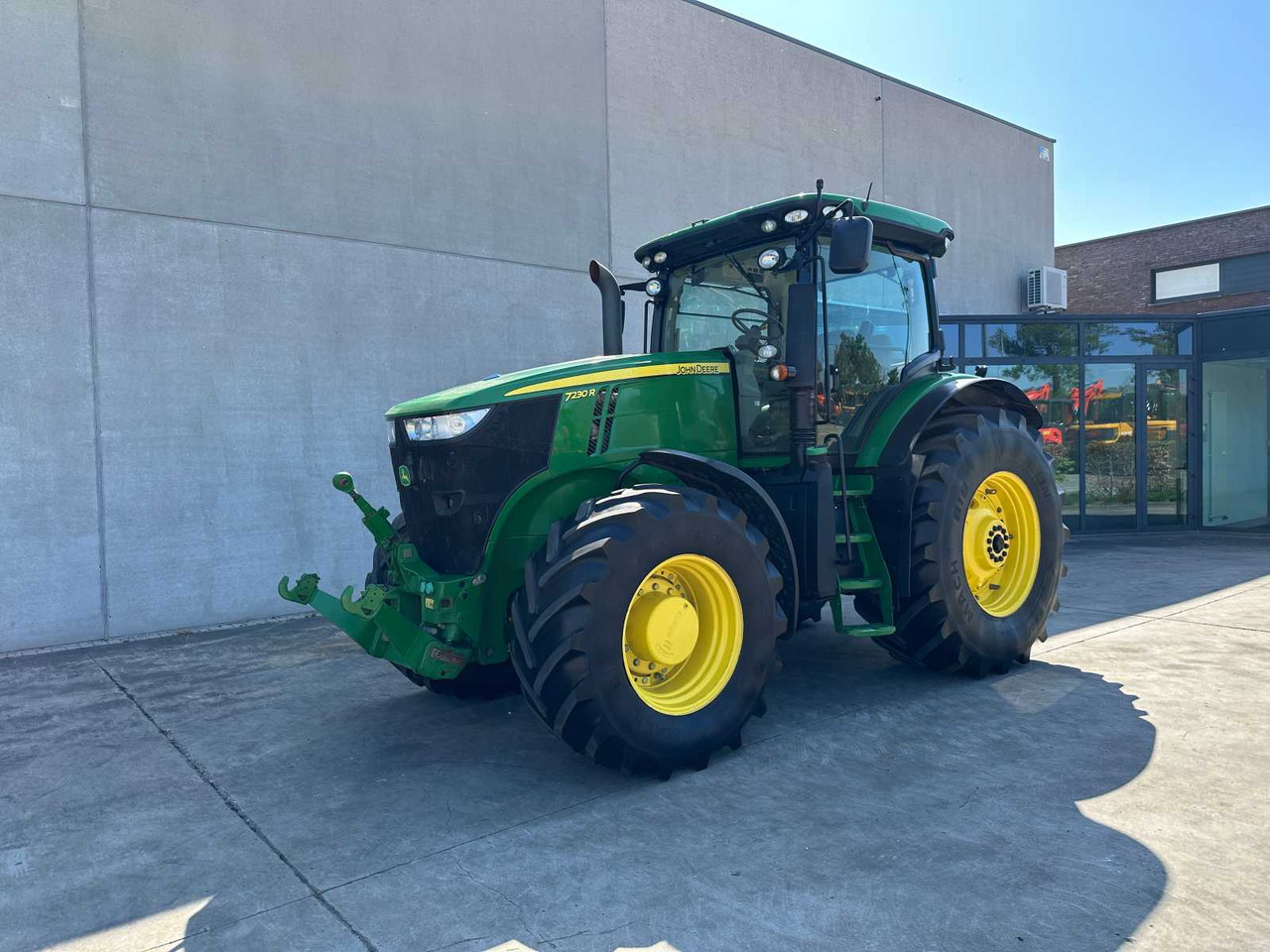 JOHN DEERE - 2013 - 7230R - ALL-WHEEL DRIVE FARM TRACTOR - 장궤형 트랙터 : 사진 1 JOHN DEERE - 2013 - 7230R - ALL-WHEEL DRIVE FARM TRACTOR - 장궤형 트랙터 : 사진 1