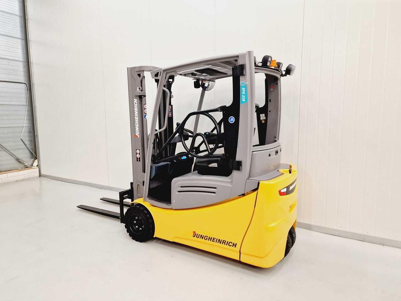 JUNGHEINRICH - 2017 - EFG 218 - FORKLIFT - FREE-LIFT - SIDE-SHIFT - 지게차 : 사진 3 JUNGHEINRICH - 2017 - EFG 218 - FORKLIFT - FREE-LIFT - SIDE-SHIFT - 지게차 : 사진 3