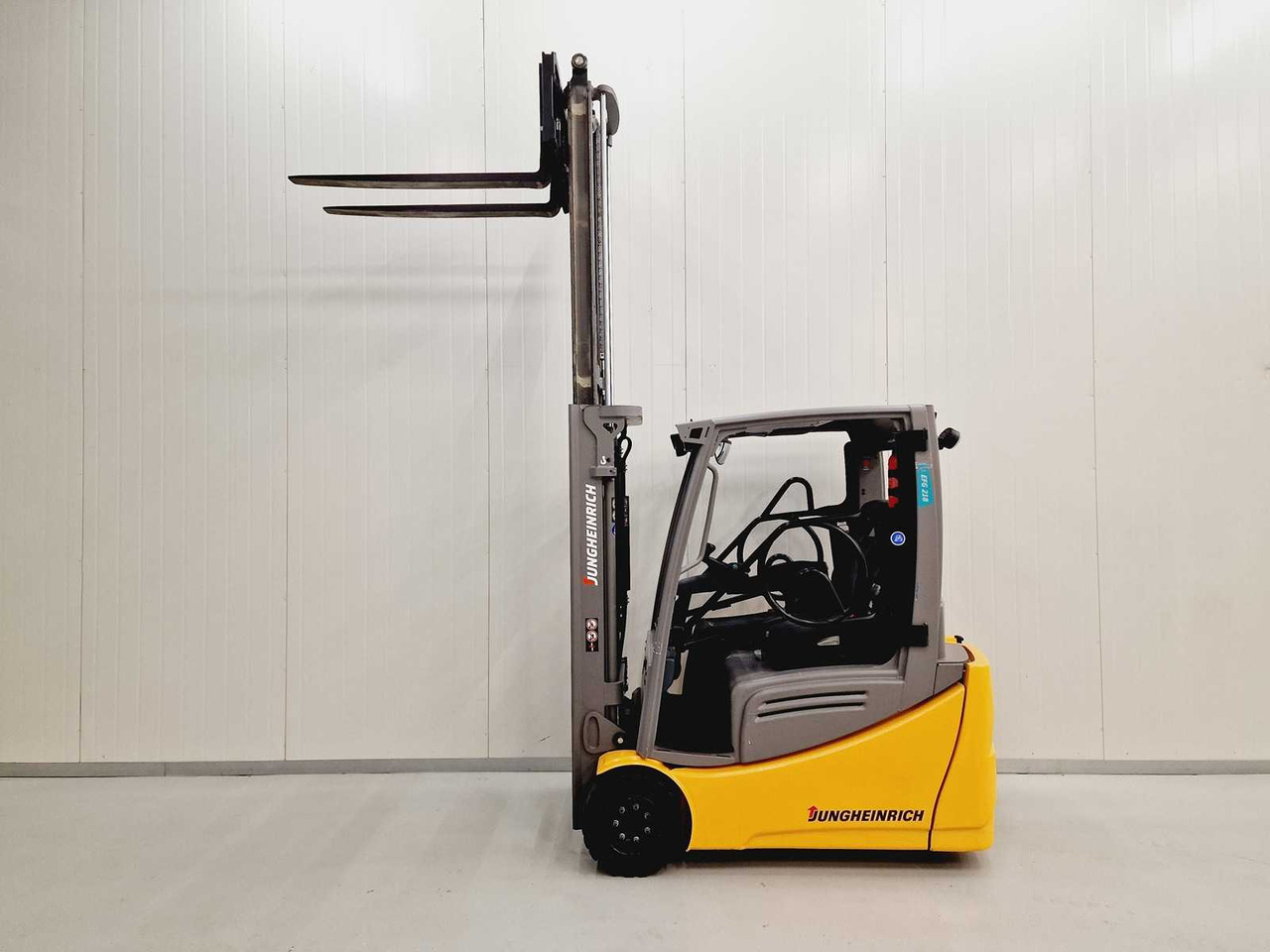 JUNGHEINRICH - 2017 - EFG 218 - FORKLIFT - FREE-LIFT - SIDE-SHIFT - 지게차 : 사진 5 JUNGHEINRICH - 2017 - EFG 218 - FORKLIFT - FREE-LIFT - SIDE-SHIFT - 지게차 : 사진 5