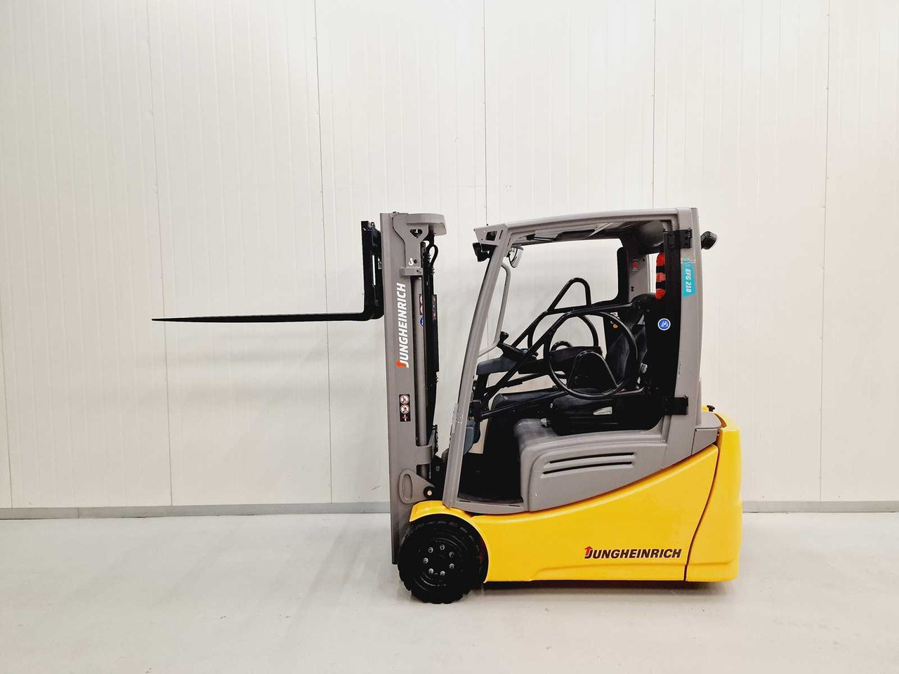 JUNGHEINRICH - 2017 - EFG 218 - FORKLIFT - FREE-LIFT - SIDE-SHIFT - 지게차 : 사진 4 JUNGHEINRICH - 2017 - EFG 218 - FORKLIFT - FREE-LIFT - SIDE-SHIFT - 지게차 : 사진 4