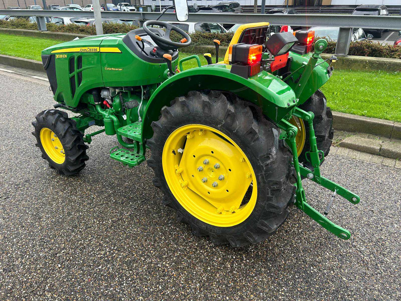 John Deere 3028 EN - 스트래들 트랙터 : 사진 3 John Deere 3028 EN - 스트래들 트랙터 : 사진 3