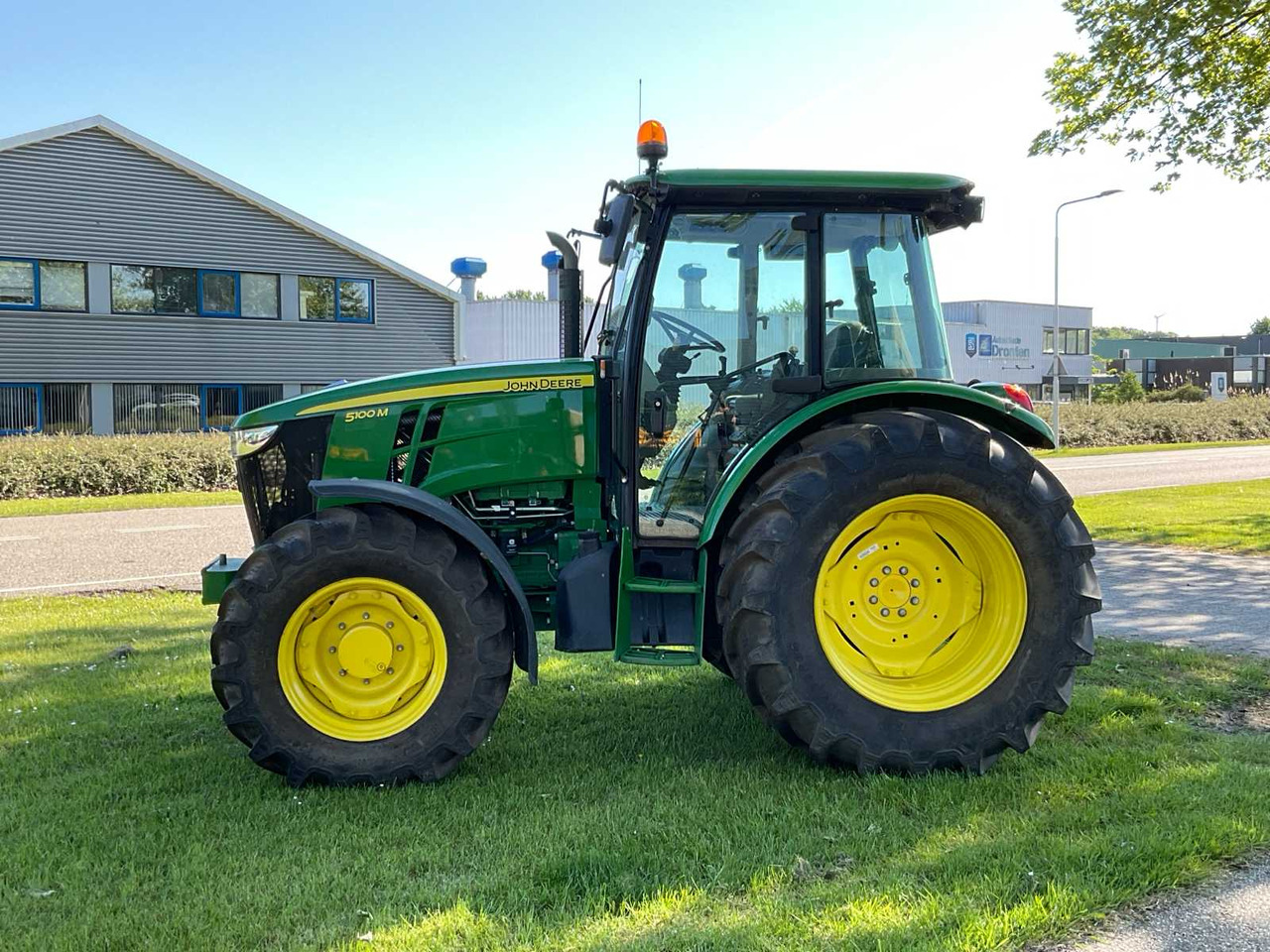 John Deere 5100M - 장궤형 트랙터 : 사진 2 John Deere 5100M - 장궤형 트랙터 : 사진 2
