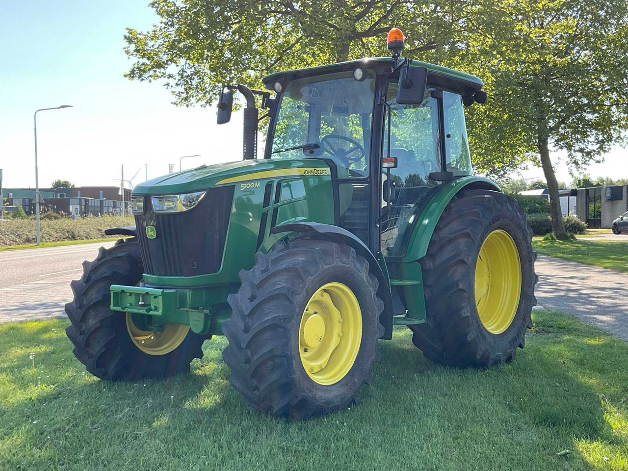 John Deere 5100M - 장궤형 트랙터 : 사진 1 John Deere 5100M - 장궤형 트랙터 : 사진 1