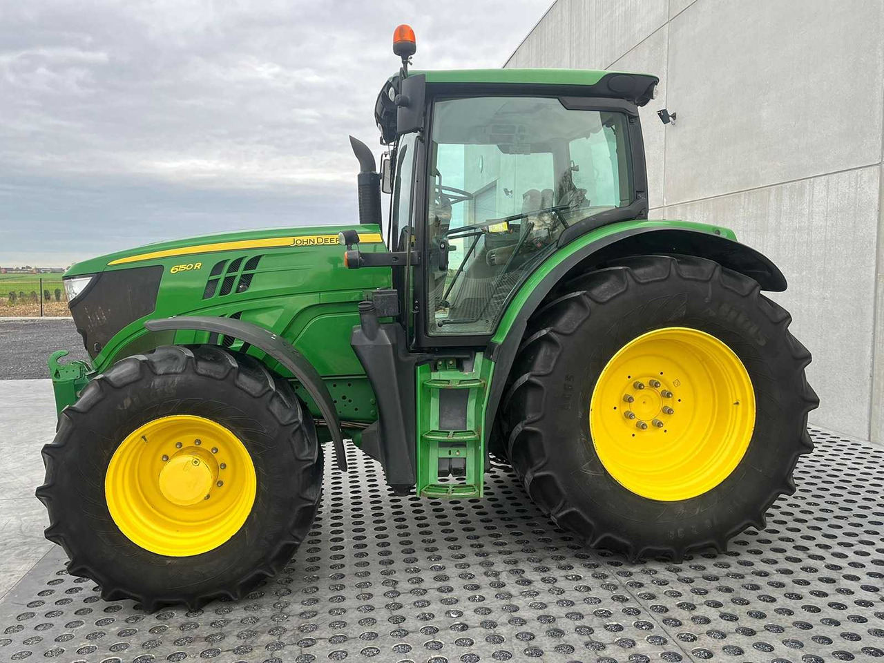 John Deere 6150R - 장궤형 트랙터 : 사진 2 John Deere 6150R - 장궤형 트랙터 : 사진 2