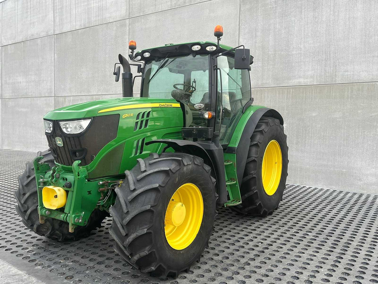 John Deere 6150R - 장궤형 트랙터 : 사진 1 John Deere 6150R - 장궤형 트랙터 : 사진 1
