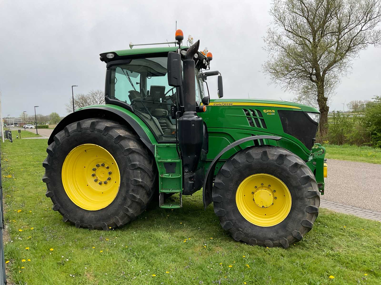 John Deere 6215R - 장궤형 트랙터 : 사진 5 John Deere 6215R - 장궤형 트랙터 : 사진 5