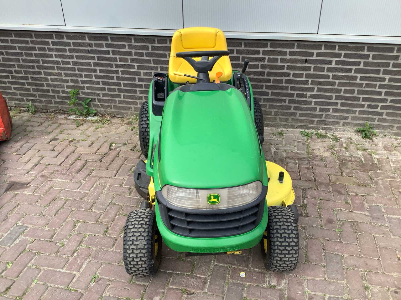 John Deere X110 automatic - 정원 모어 : 사진 2 John Deere X110 automatic - 정원 모어 : 사진 2