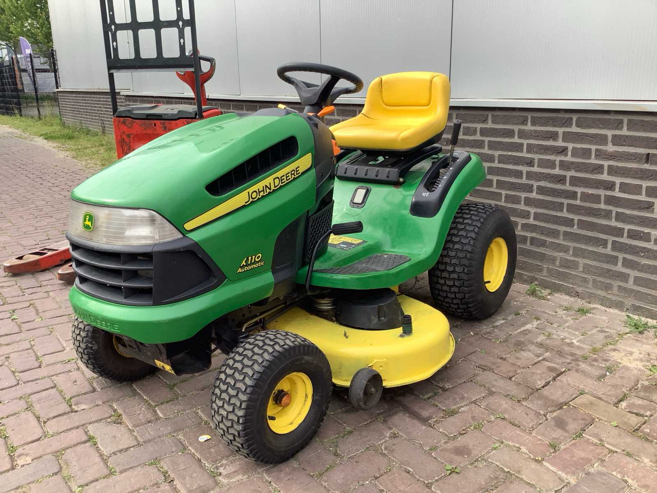 John Deere X110 automatic - 정원 모어 : 사진 1 John Deere X110 automatic - 정원 모어 : 사진 1