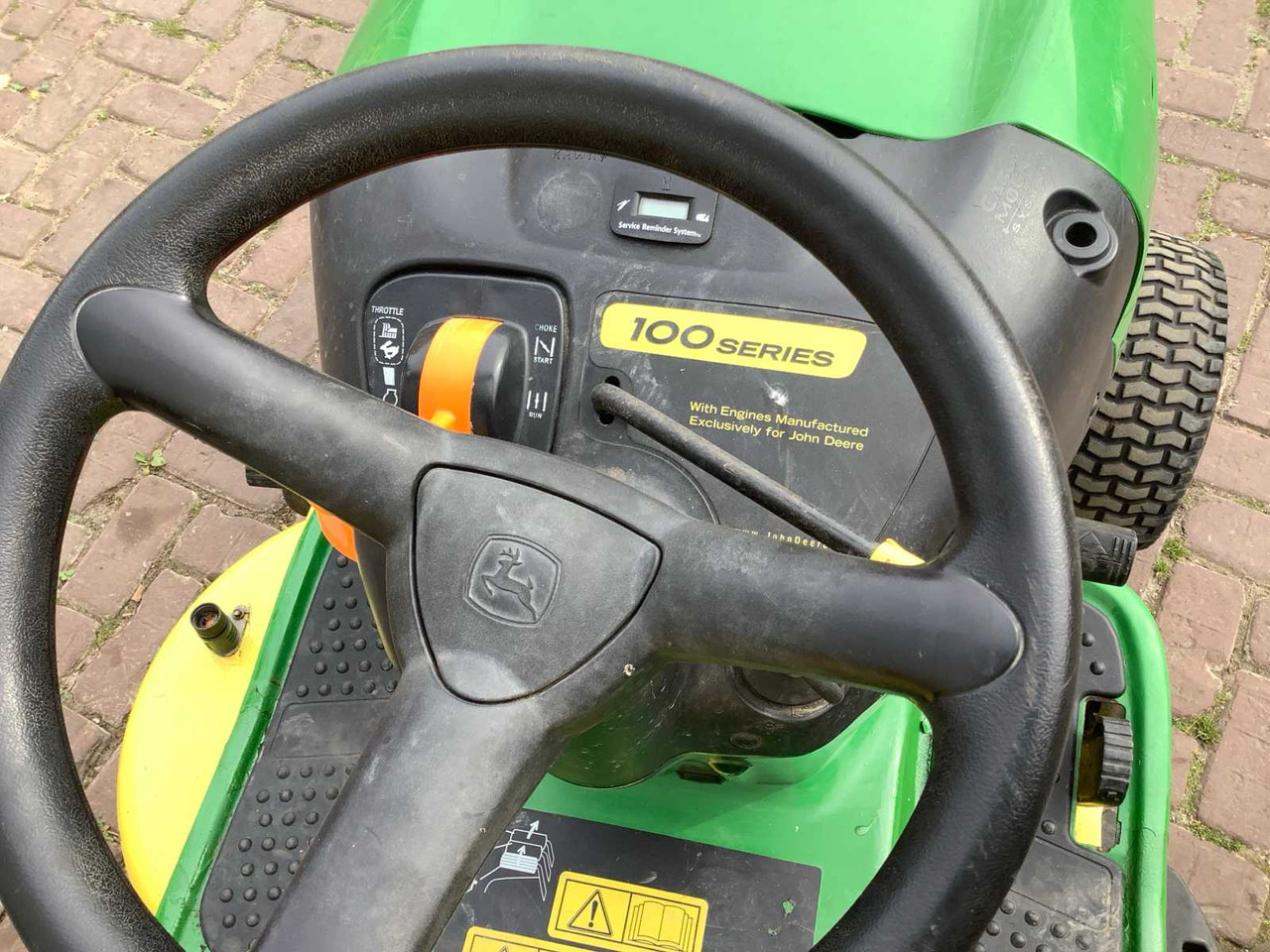 John Deere X110 automatic - 정원 모어 : 사진 4 John Deere X110 automatic - 정원 모어 : 사진 4