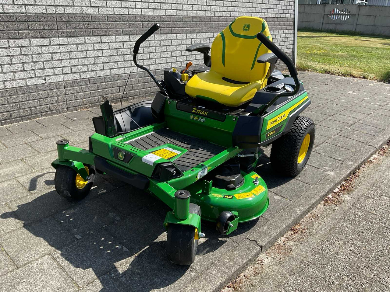 John Deere Z320R - 정원 모어 : 사진 1 John Deere Z320R - 정원 모어 : 사진 1