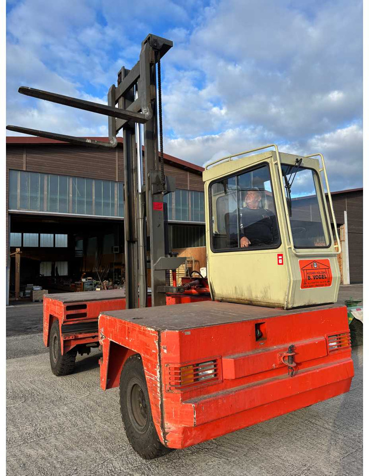 KALMAR DFQ 40/14/40 D DIESEL SIDELOADER - 지게차 : 사진 5 KALMAR DFQ 40/14/40 D DIESEL SIDELOADER - 지게차 : 사진 5