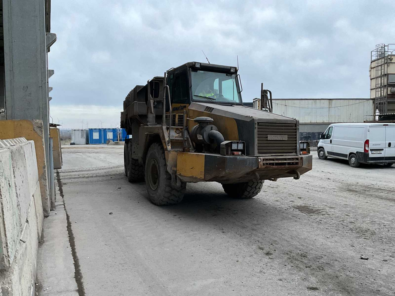 Komatsu HM300-2 - 덤프 : 사진 4 Komatsu HM300-2 - 덤프 : 사진 4