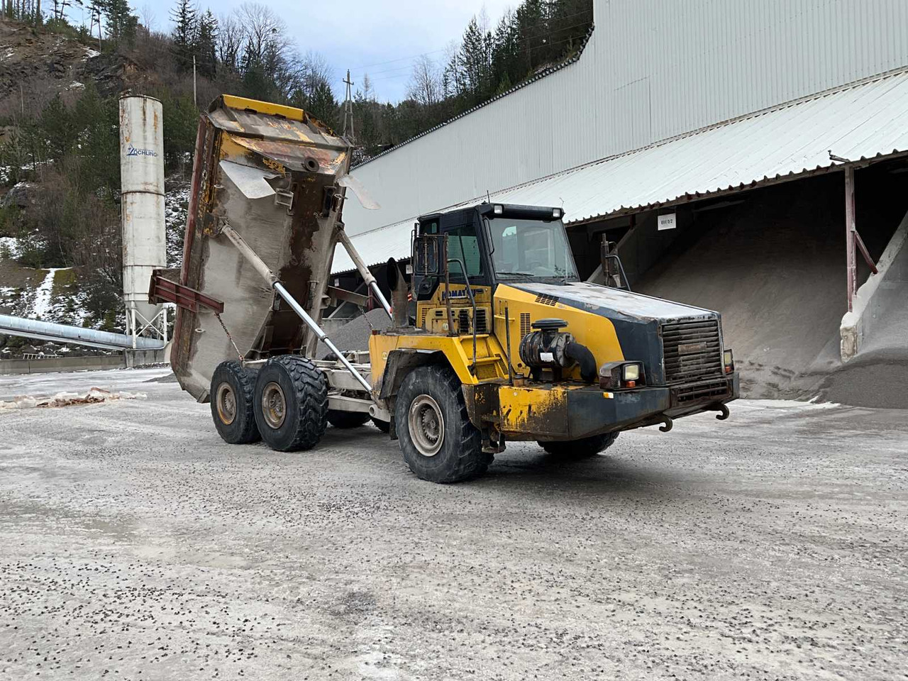 Komatsu HM300-2 - 덤프 : 사진 2 Komatsu HM300-2 - 덤프 : 사진 2