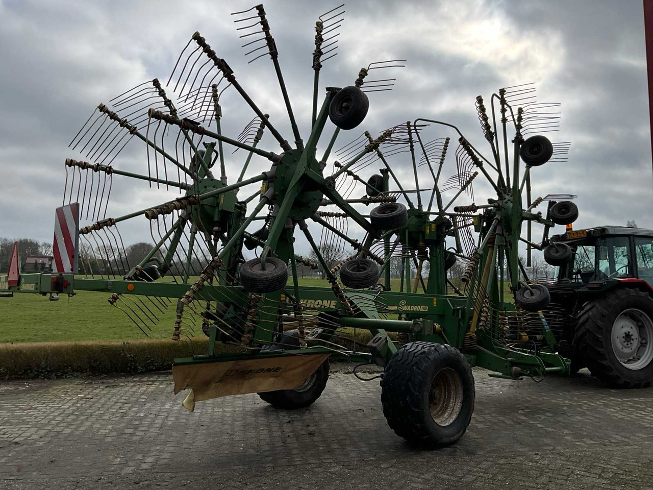 Krone Swadro 1400 - 농업용 기계 : 사진 2 Krone Swadro 1400 - 농업용 기계 : 사진 2