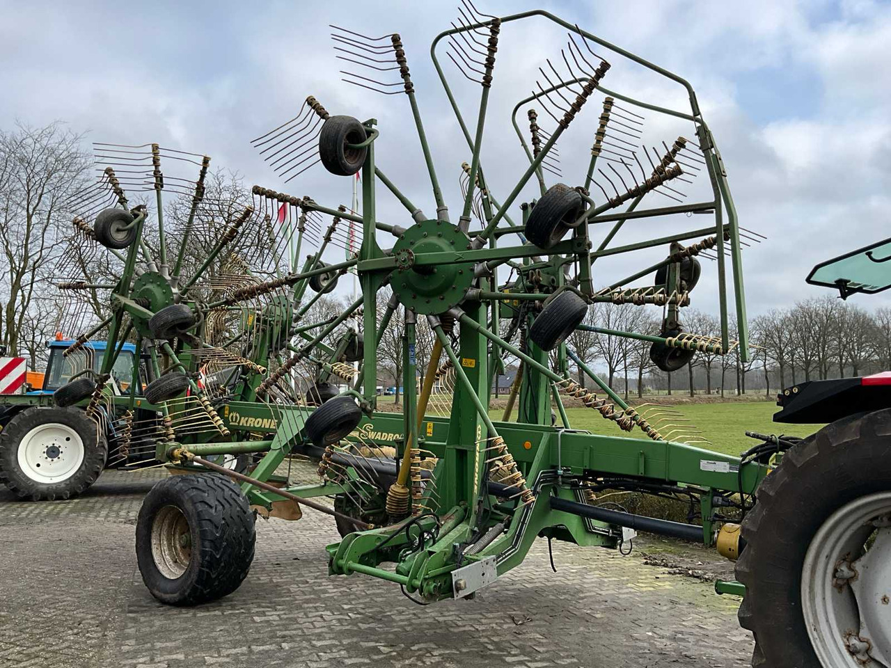 Krone Swadro 1400 - 농업용 기계 : 사진 1 Krone Swadro 1400 - 농업용 기계 : 사진 1